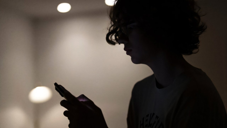 Turn off addictive features on social media for children, say EU lawmakers