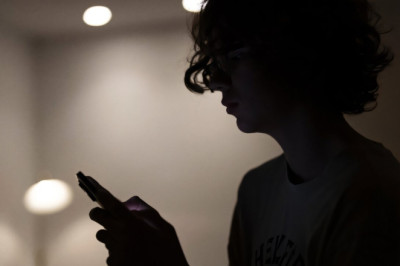 Turn off addictive features on social media for children, say EU lawmakers